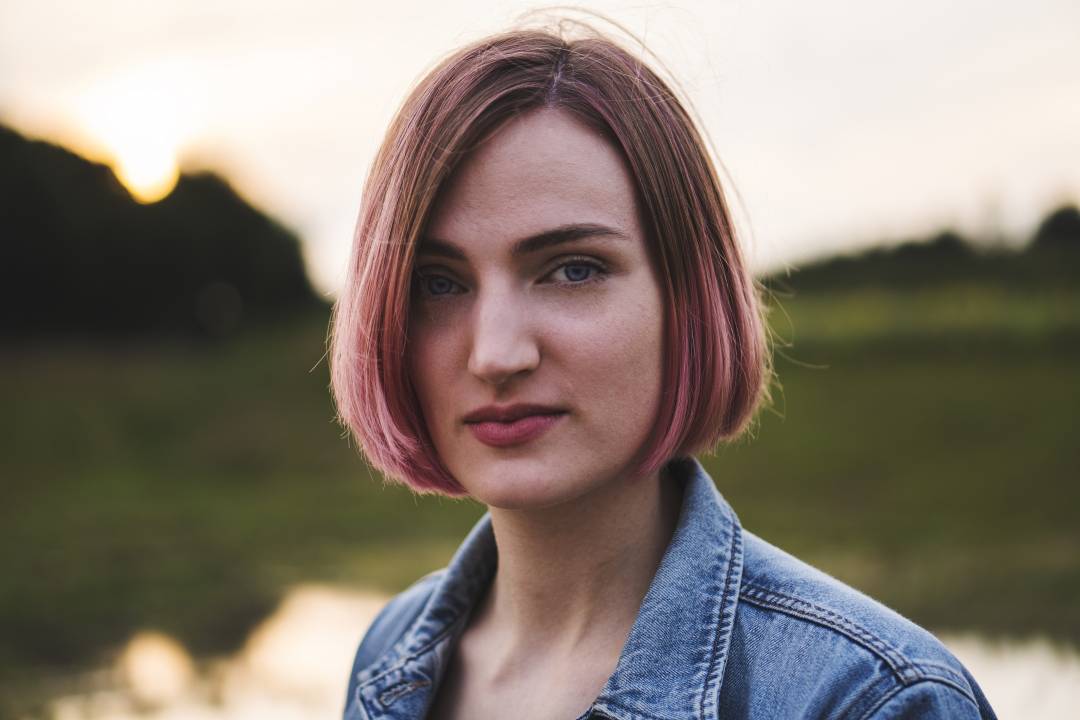teen-daughter-with-pink-hair-looking-into-the-camera