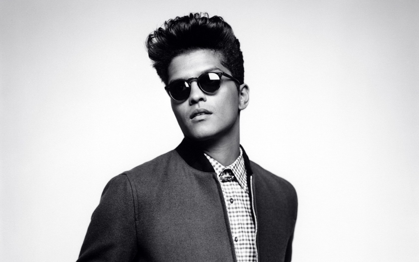 Today's Best Tweets: Bruno Mars Wants Rosario Dawson to Be His Date to the  EMAs
