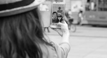 People Who Post About Their Love Life on Facebook Have Psychological Problems
