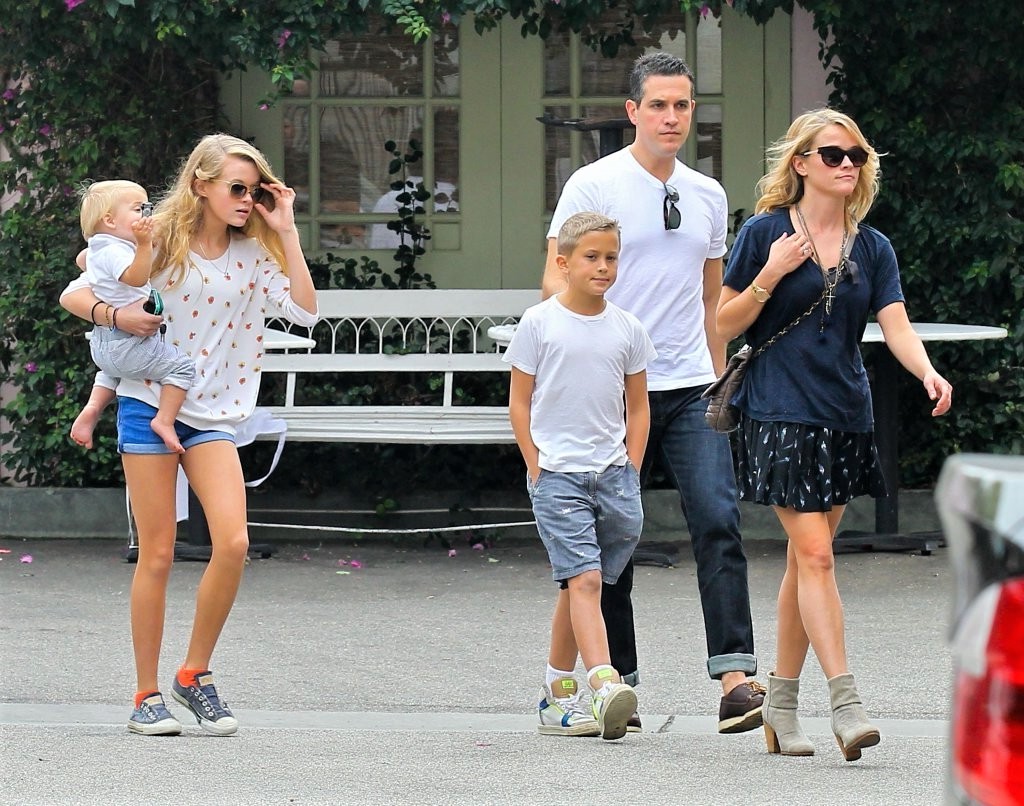 Reese Witherspoon family