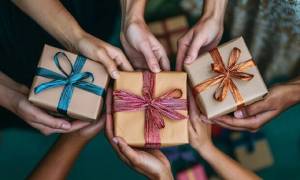Helping Hands: Top 5 Gifts to Celebrate Your Friend’s New Home