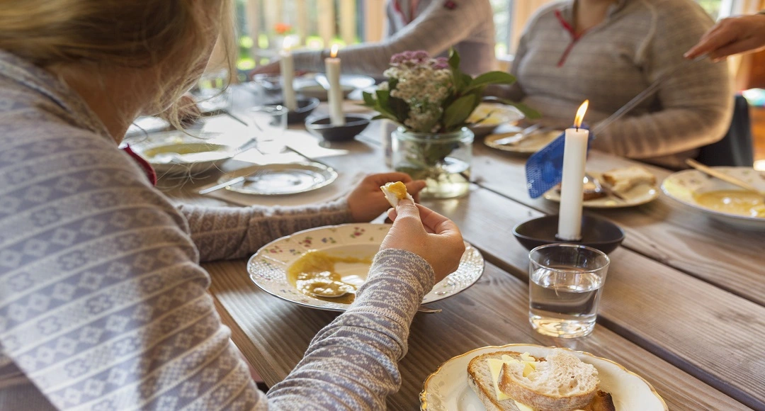 Bjudlunch: The Swedish Tradition of Treating Someone to Lunch