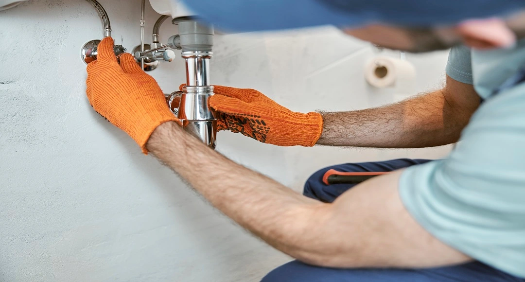 How Hiring Local Plumbers Solves Emergency Plumbing Issues