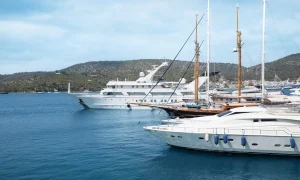 Best Yacht Charter Companies for Island Hopping in the Greek Cyclades: Mykonos, Santorini and Beyond