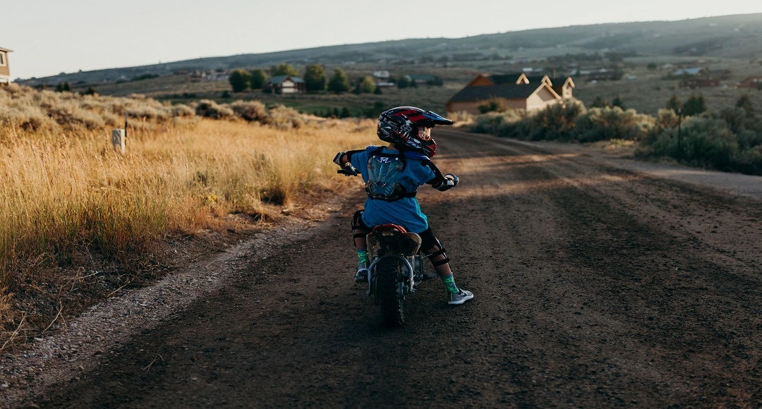 Electric Dirt Bike vs Moped Style Ebike: 9 Key Differences You Need to Know