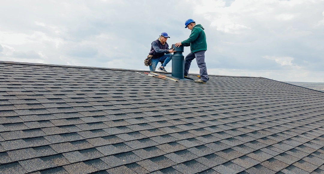 How Roof Replacement Contractors Evaluate the Entire Roofing System