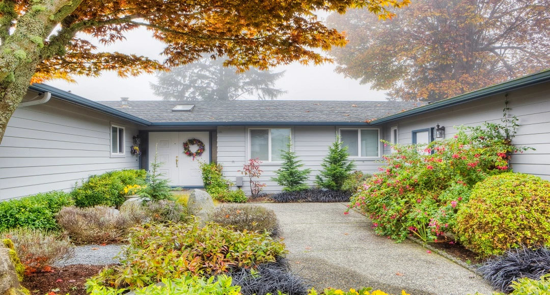 Preparing a Home for Fall Listing Photos While the Landscaping Is Still Green