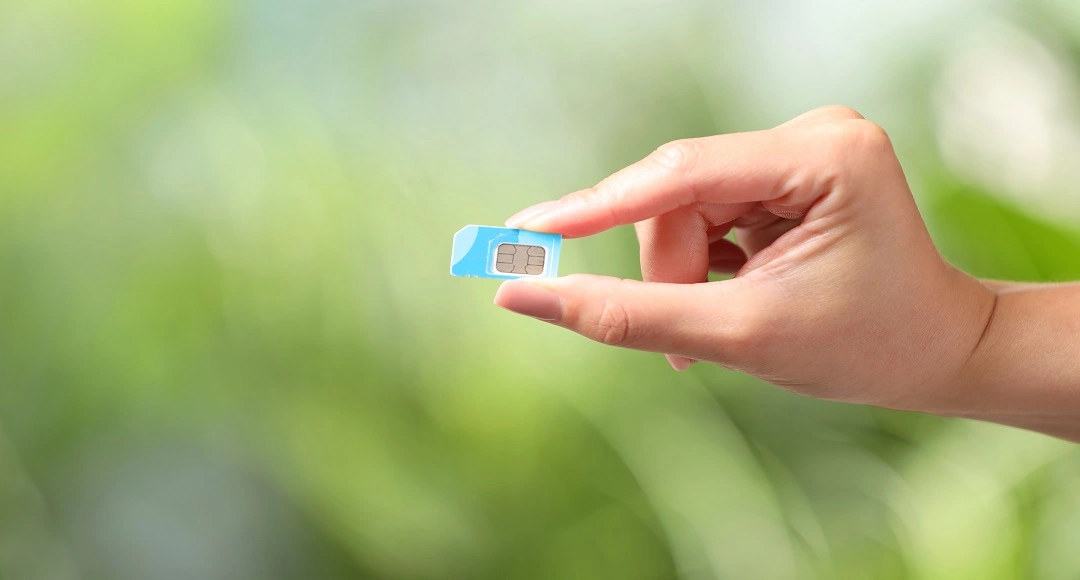 eSIM vs Roaming: What’s the Difference and Which Should You Choose for Travel?