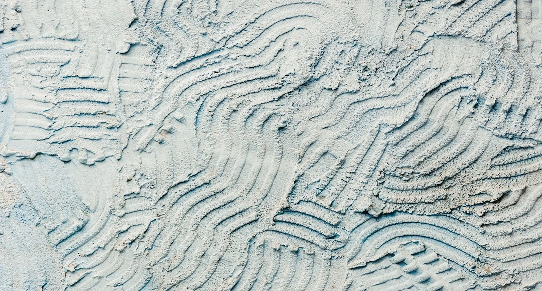 Decorative Plaster or Wallpaper? What We’ve Learned From Working With Both