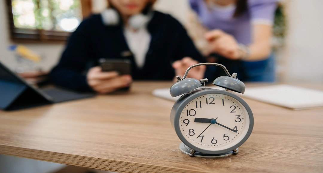 How Time Tracking Software Helps HR Teams Save Time and Reduce Errors